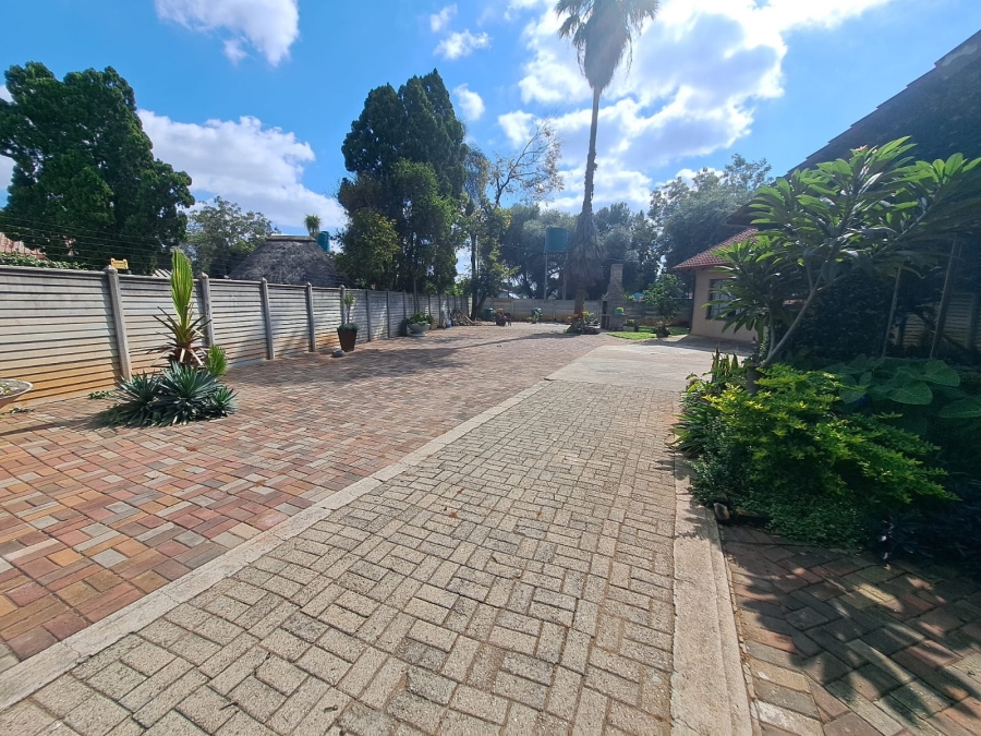 5 Bedroom Property for Sale in Oos Einde North West